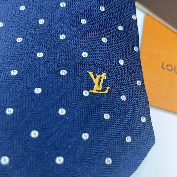 Louis Vuitton Silk Neck Tie - Picture 2 of 12